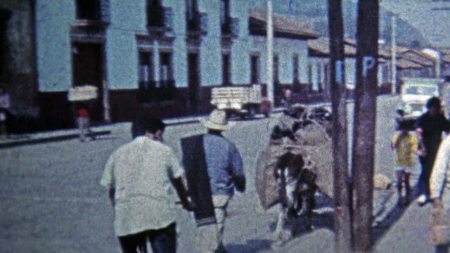 1974:-townspeople-cosas-de-transporte-Local-en-la-cabeza.