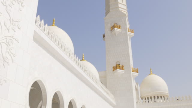 La-luz-del-día,-en-el-interior-de-la-mezquita-principal-de-vista-superior-4-K