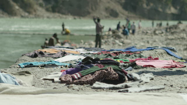 Washing-by-the-river-Ganges.