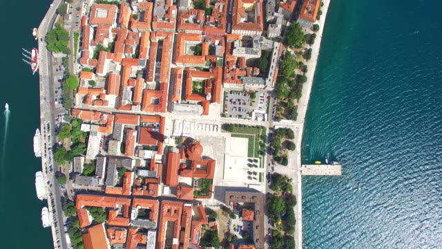Luftaufnahme-von-Dächer-in-Zadar