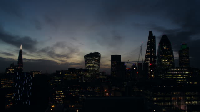 City-of-London-time-lapse---dusk-to-night