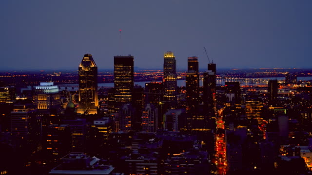Montreal-by-night,-Quebec,-Canada