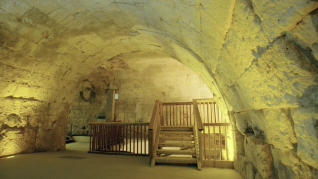 Los-túneles-del-muro-occidental-debajo-de-la-ciudad-vieja-de-Jerusalén-en-Israel