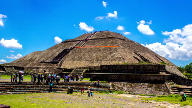 Lapso-de-tiempo-de-ciudad,-pirámides-de-la-antigua-Mesoamérica,-Teotihuacán,-México