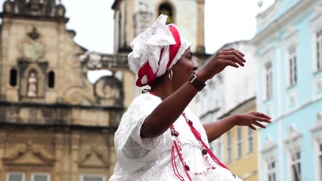 Brazilian-woman---"Baiana"-Dancing