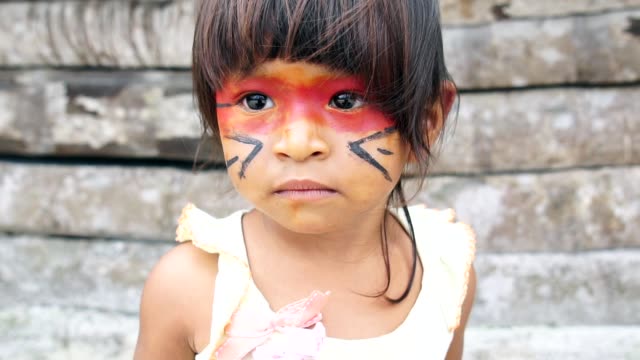 Niedliche-Native-brasilianischen-Kind-aus-Tupi-Guarani-Stamm,-Brasilien