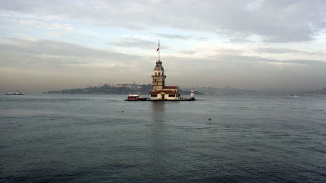 Maiden's-Tower-on-Istanbul-Bosphorus