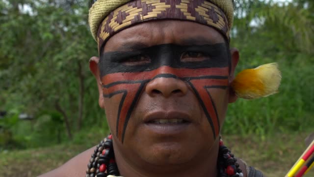 Hombre-indígena-brasileño-nativo
