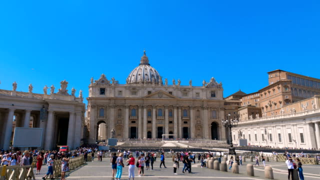 St.-Peter's-Square-hyperlapse-Vatican-city-Rome-Italy
