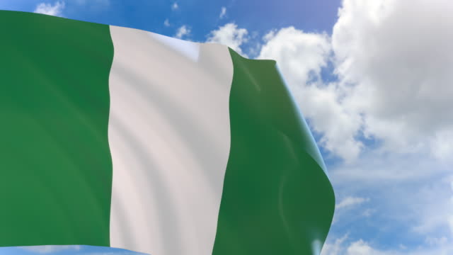 Render-3D-de-la-bandera-de-Nigeria-ondeando-sobre-fondo-de-cielo-azul-con-canal-alfa