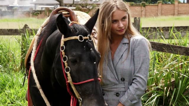 Beautiful-woman-and-horse