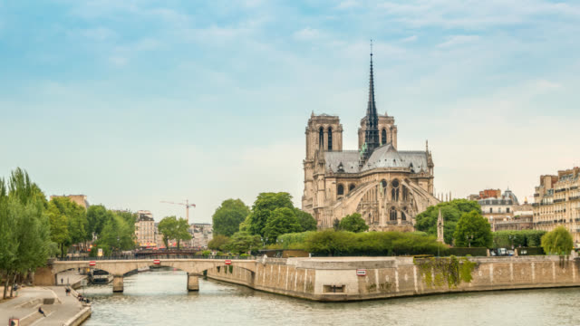 Paris-France-time-lapse-4K,-city-skyline-day-to-night-timelapse-at-Notre-Dame-de-Paris-Cathedral-and-Seine-River