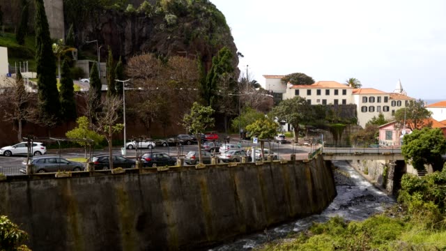 Ponta-Sol-Dorf-auf-Madeira-an-einem-Sommertag