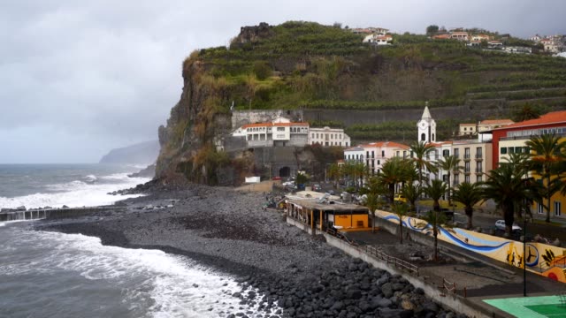 Ansicht-von-Ponta-Sol-Dorf-in-Madeira