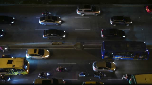 Time-lapse-of-traffic-in-Bogota,-Colombia,-cars-moving,-starting-and-stopping-at-highway-at-night,-shot-from-above