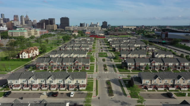 Aerial-panning-of-Residential-area-in-Detroit-Michigan-Aerial