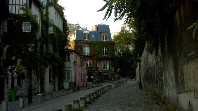 La-Maison-Rose-L\'Abreuvoir-calle-en-París