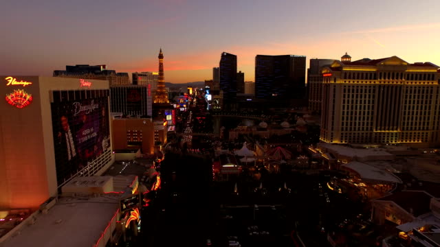 Aerial-Stadtansicht-von-Las-Vegas-Strip-bei-Dämmerung