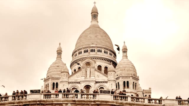 Die-Basilika-des-Heiligen-Herzen-am-Montmartre-in