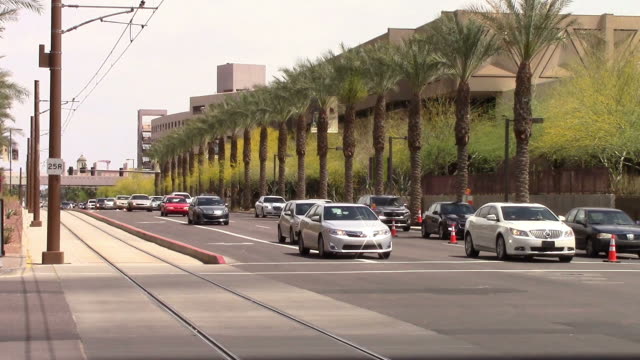 Downtown-metro-Phoenix,-AZ-traffic