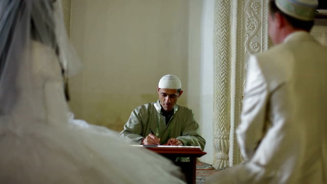Musulmana-en-mezquita-de-matrimonio