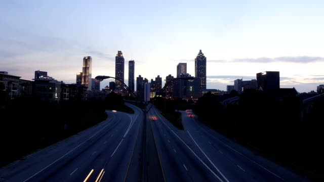 timelapse-de-tráfico-en-el-centro-de-Atlanta