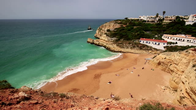 Vista-de-la-playa-de-Benagil-de-Algarve,-Portugal,-región-europea