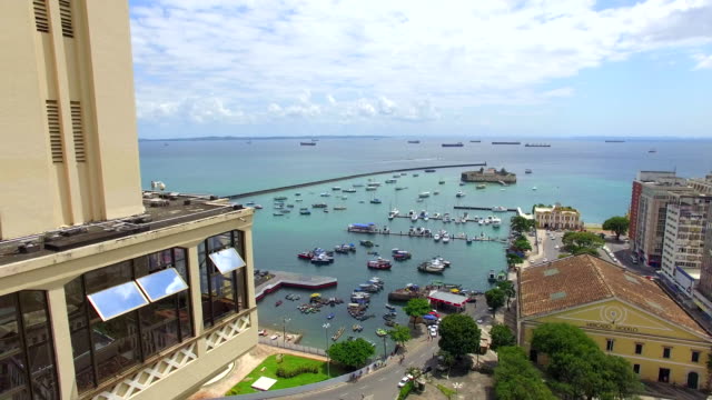 Luftbild-von-All-Saints-Bay-in-Salvador,-Bahia,-Brasilien