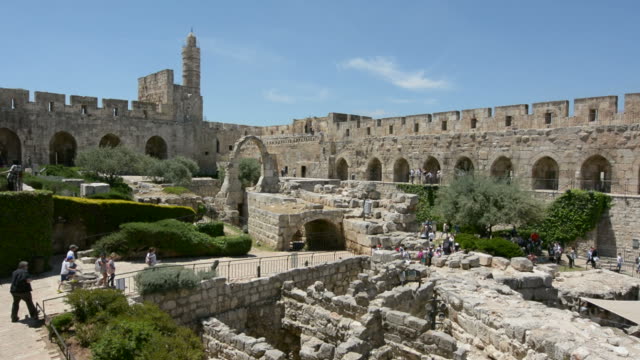 Tower-of-David-and-archeological-garden-in-Jerusalem,-Israel