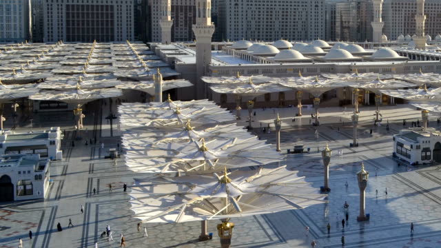 Umbrellas-in-Nabawi-Mosque-time-lapse-at-the-morning