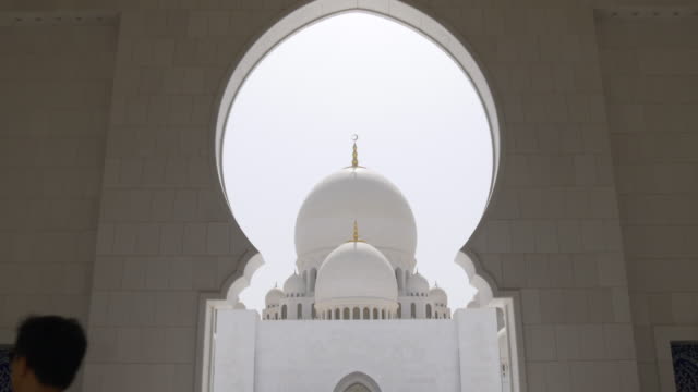 Große-Moschee-Halle-mit-4-k-VAE