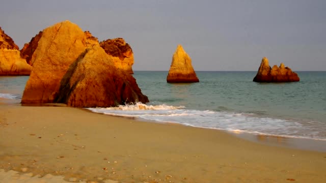 Playa-Del-Algarve-De-Los-Tres-Hermanos