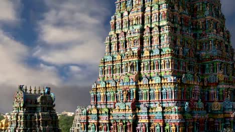 Meenakshi-hindu-temple-in-Madurai,-Tamil-Nadu,-South-India