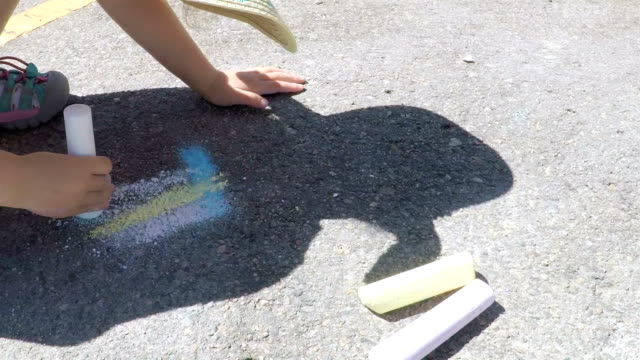 Kids-chalk-drawing