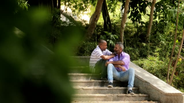 Liebe-und-Romantik-Gay-paar-küssen-Homosexuellen-männlichen-Partner