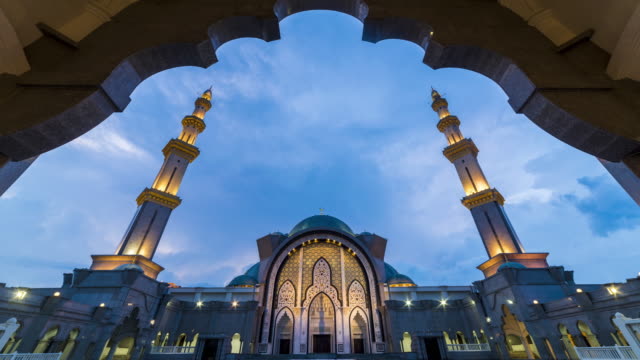 Sunset-time-lapse-at-the-Federal-Mosque-of-Kuala-Lumpur