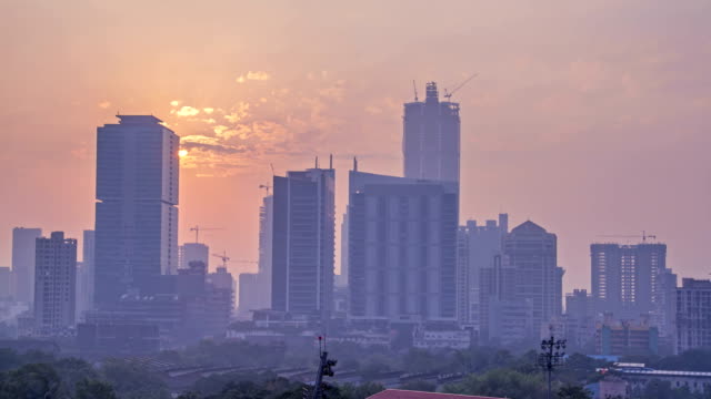 lapso-de-tiempo-de-la-puesta-de-sol-sobre-los-rascacielos-de-la-ciudad,-Mumbai,-India