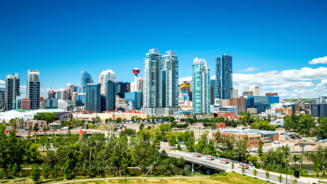 Calgary-Zeitraffer-Skyline-mit-Wolken-4-k-1080p