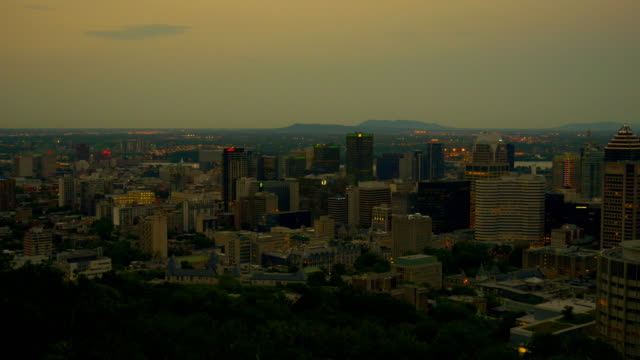 Montreal-de-noche,-Quebec,-Canadá
