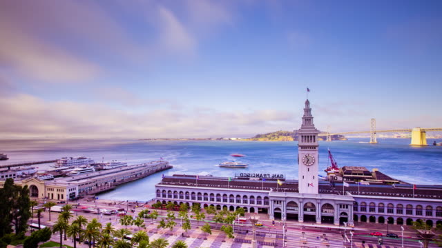 Zeitraffer---San-Francisco-Ferry-Building-mit-Fähren---4K
