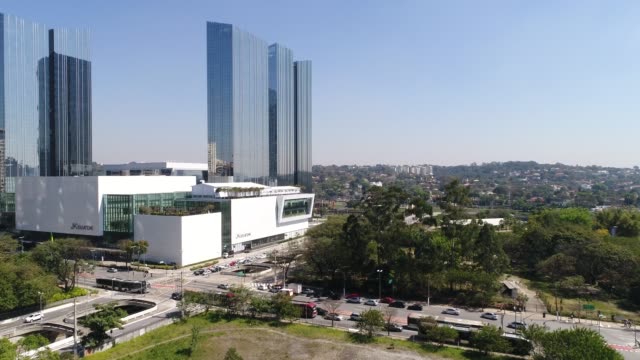Vista-aérea-del-barrio-de-Itaim-Bibi-en-Sao-Paulo,-Brasil