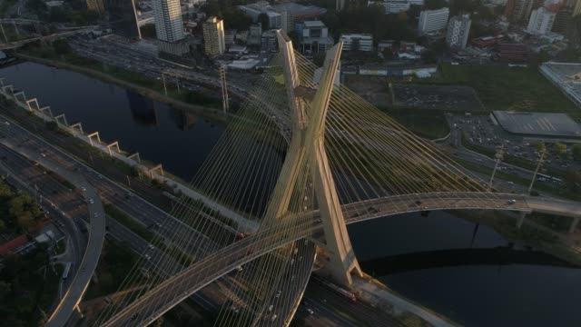 Vista-aérea-de-Puente-Estaiada-en-Sao-Paulo,-Brasil