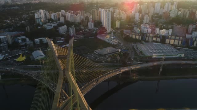 Luftaufnahme-der-Estaiada-Brücke-in-Sao-Paulo,-Brasilien
