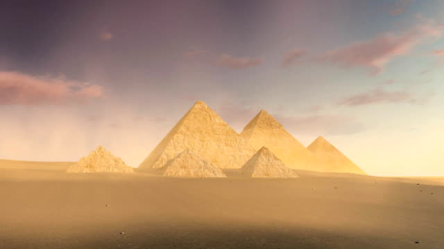 Cielo-nublado-sobre-gran-pirámides-de-Giza-en-el-atardecer-o-amanecer