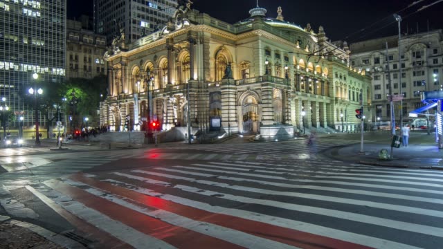 Kommunale-Teatro-São-Paulo-zeigt