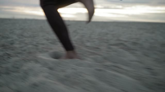 Surfers-running-to-sea