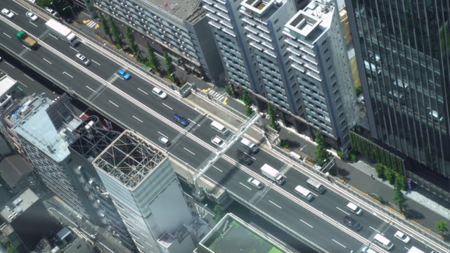zooming-out-view-of-Tokyo-elevated-road
