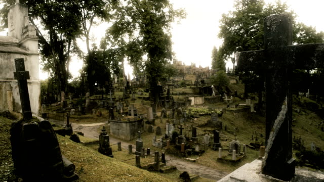 Haunted-Friedhof-auf-dem-Hügel