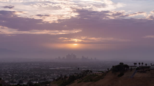 Die-Innenstadt-von-Los-Angeles-Skyline-Sonnenaufgang-Timelapse