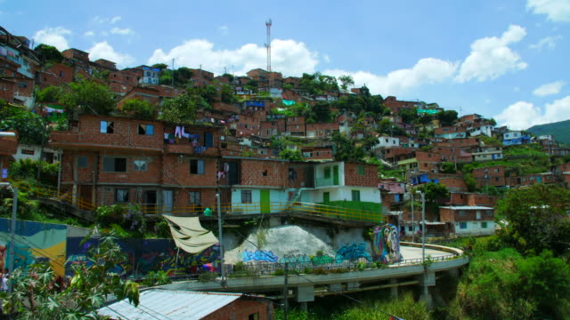 Vista-del-barrio-de-la-Comuna-13-en-América-Latina,-Medellín-Colombia.